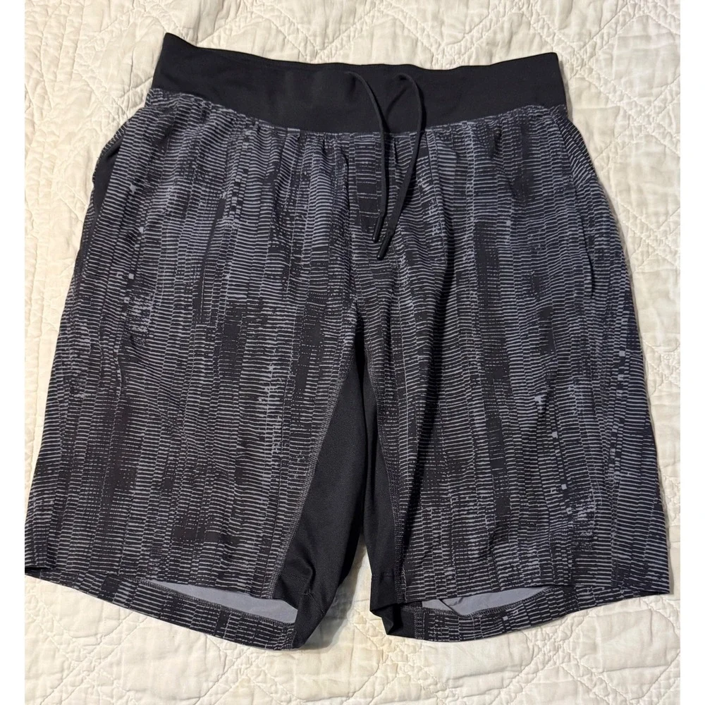 Lululemon The Short Lined Men M Black Grey Linear Glitch Athletic Training Gym
